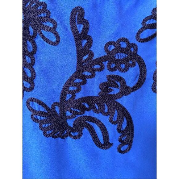 Loft Women’s Blue and Black Embroidered Pattern Tank Blouse Size L - Picture 3 of 6